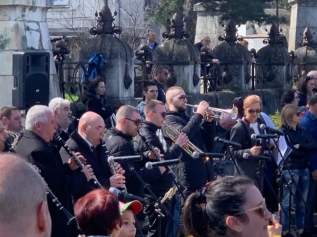 С пищен „Кукеров хоровод`2024“ в Плевен отбелязаха Сирни заговезни/ВИДЕО-СНИМКИ/