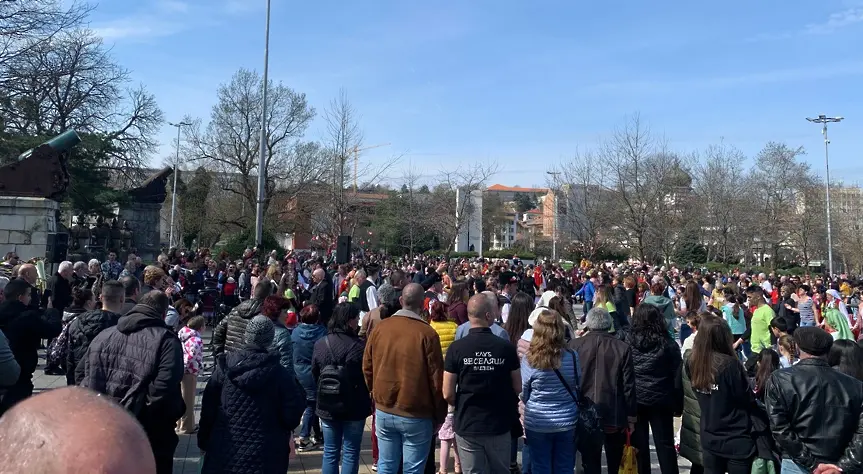 С пищен „Кукеров хоровод`2024“ в Плевен отбелязаха Сирни заговезни/ВИДЕО-СНИМКИ/