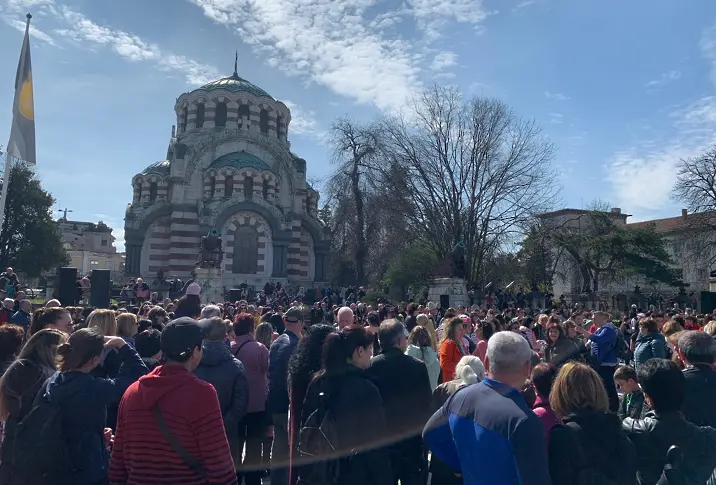 С пищен „Кукеров хоровод`2024“ в Плевен отбелязаха Сирни заговезни/ВИДЕО-СНИМКИ/