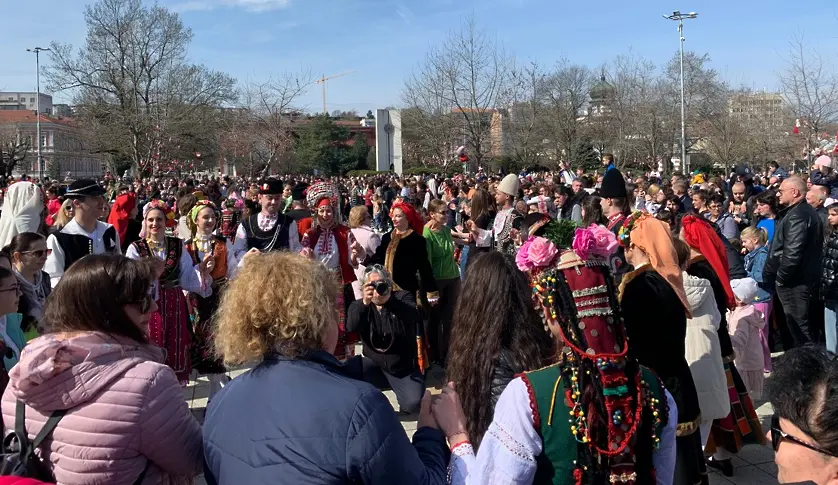 С пищен „Кукеров хоровод`2024“ в Плевен отбелязаха Сирни заговезни/ВИДЕО-СНИМКИ/