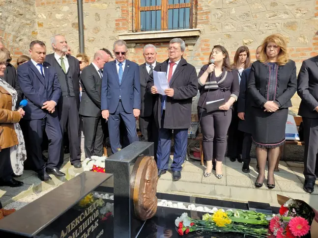 Тракийци отдадоха почит към паметта на отец Александър Чакърък в Одрин