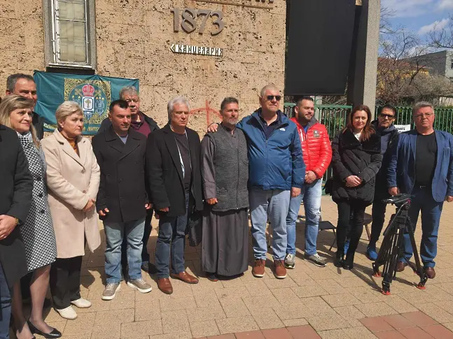 Отец Иван получи подкрепа и от общинските съветници в Сливен