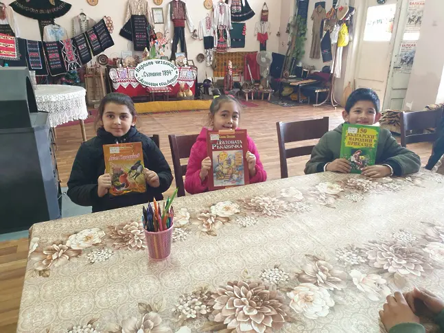 Световен ден на приказката и Първа пролет  празнуваха в село асеновци