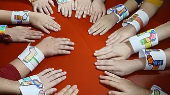 Деца и учители от ДГ „Зора“ подкрепиха хората със Синдром на Даун