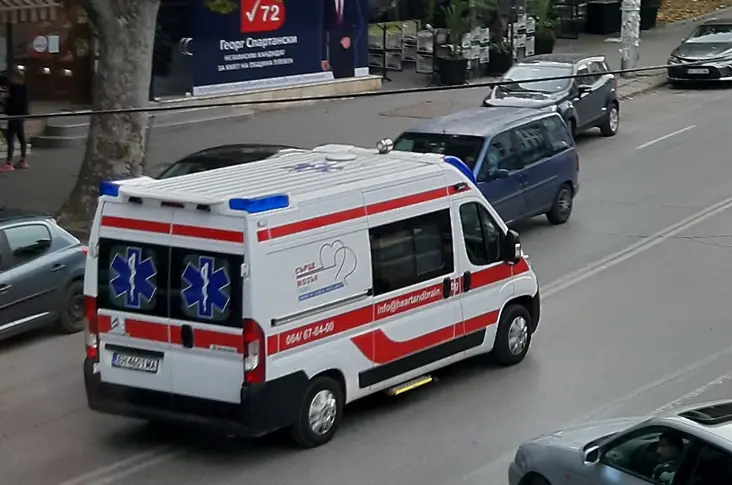 Пасажерка пострада при инцидент на улица в центъра на Плевен