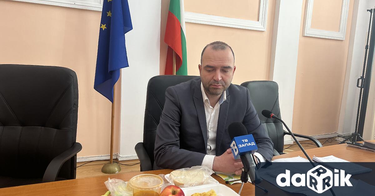 Кметът на Община Кюстендил показа на пресконференция от какви продукти