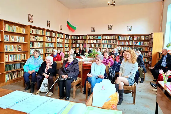ГЕРБ-Плевен дари над 200 книги на читалището в село Беглеж