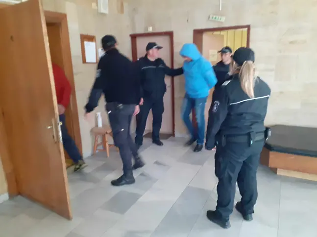 Домашен арест за граничните полицаи взели подкуп от албански граждани