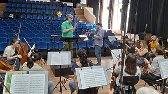 Симфониета Враца свири с известни музиканти творби на проф. Филип Павлов 