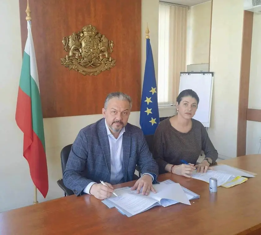 Кметът д-р Иван Иванов подписа днес в МРРБ споразумения за финансиране на четири проекта в Община Севлиево