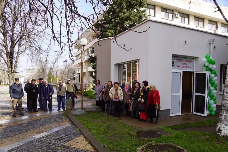 Официалното откриване на новия клуб „Трета възраст” бе истински празник за възрастните хора в град Левски