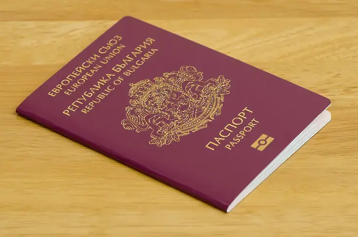 Двойка се представя за родители на чужденец, за да му издаде български паспорт