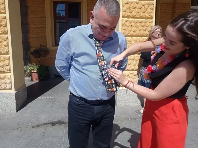 Езиковата гимназия с карнавал по Ларгото в Сливен