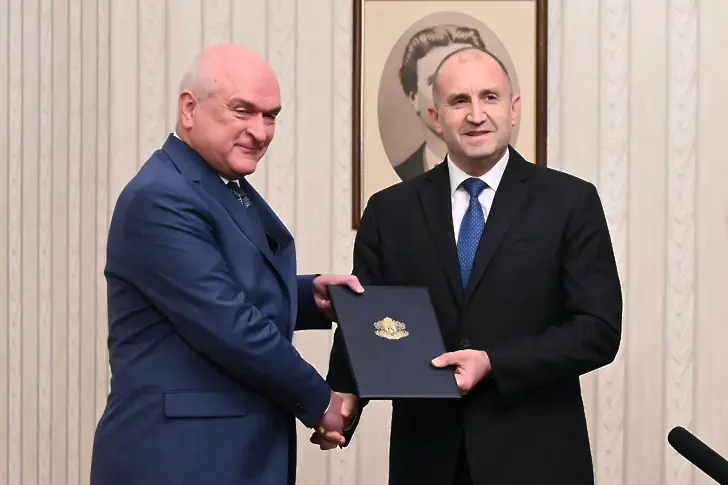 Президентът връчи мандата на Димитър Главчев