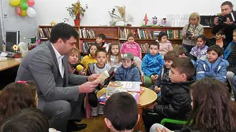 Кметът на Димитровград ще чете приказки на деца