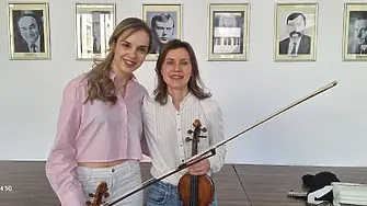 Мила Георгиева и Зорница Иларионова -  великолепното цигулково дуо свири със Симфониета Враца тази вечер