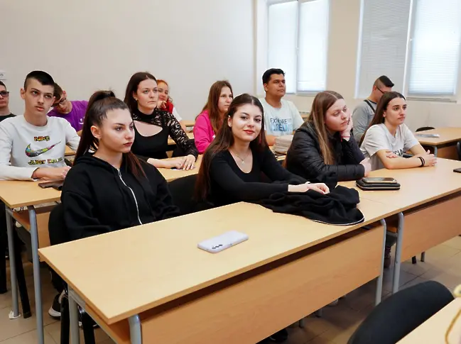 Информационен ден „Аз уча в Медицински колеж – Плевен“ се проведе с ученици от СУ „Стоян Заимов“