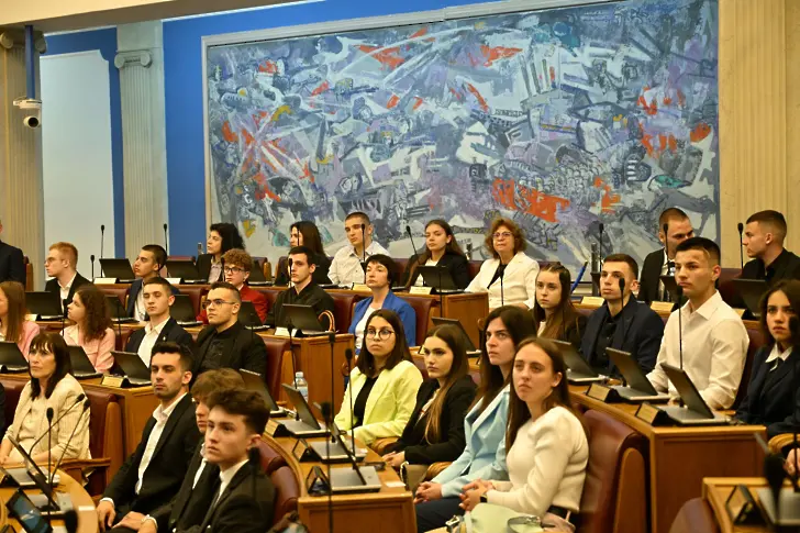 Ученици от Плевен участват във финалния етап от менторската програма „Младежите на България и Черна гора – мост за нови възможности“