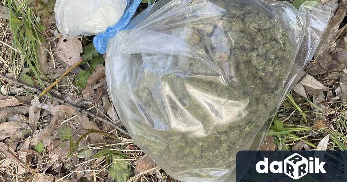Спипаха наркодилъри от квартал Столипиново“, крили дрогата си в тайници