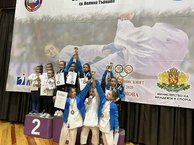 30 медала спечели КК Шурикен на Държавното първенство във Велико  Търново