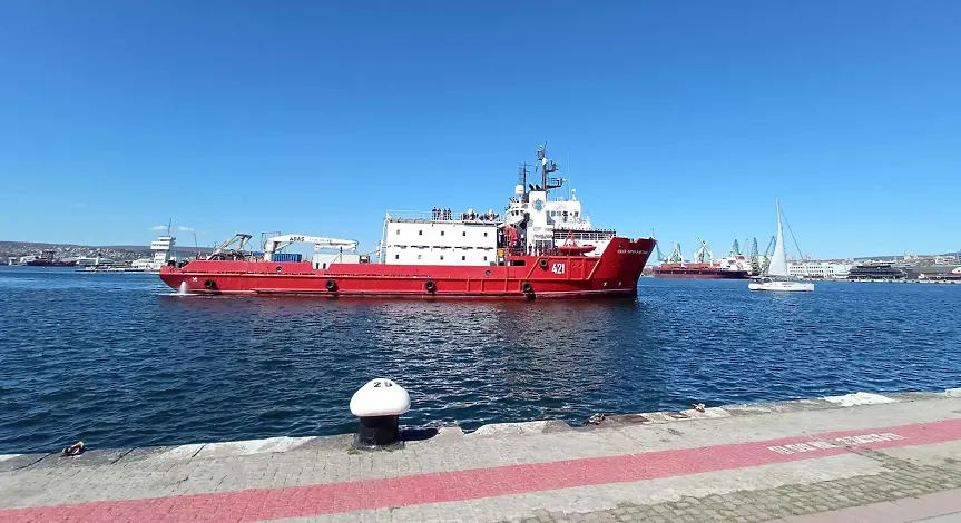 След 148 дни плаване: Полярният ни кораб се завърна във Варна (СНИМКИ)