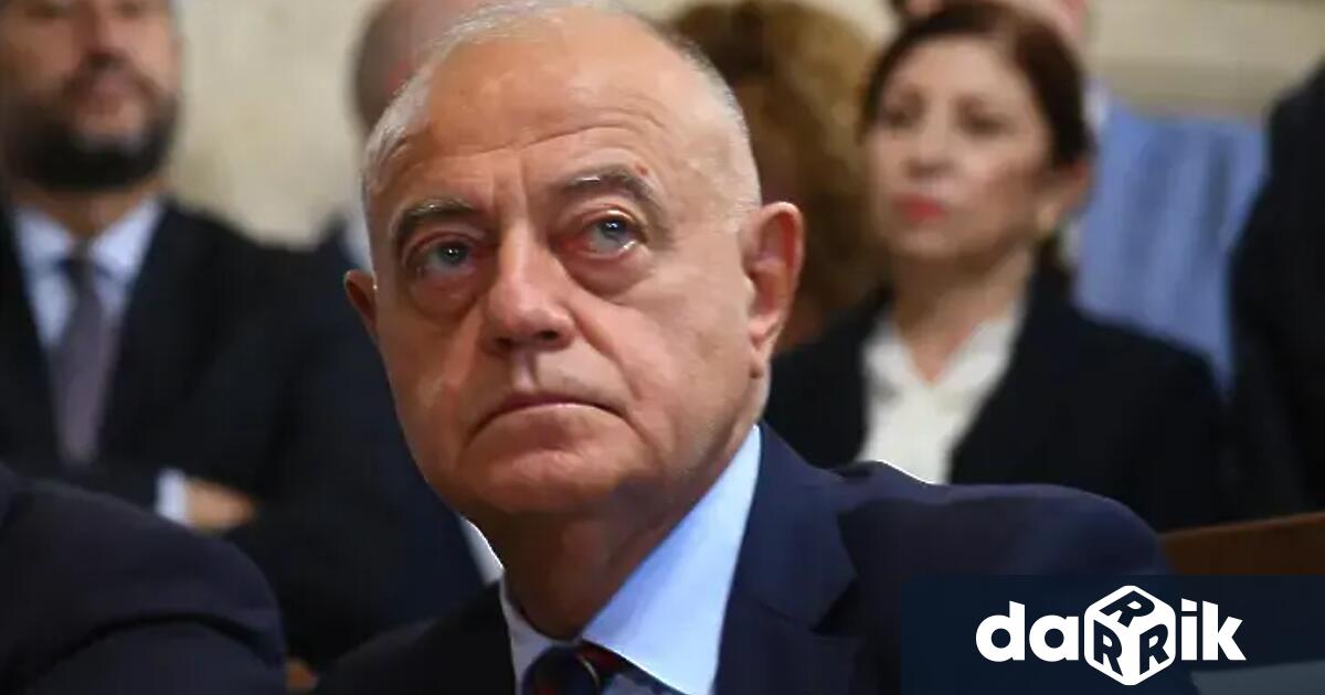 Съпредседателят на Демократична БългарияАтанас Атанасов призова Димитър Главчев да не