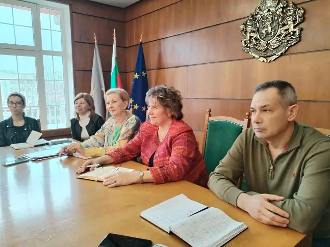 Писатели и научни работници обсъдиха идеи за съвместни инициативи с Община Плевен 