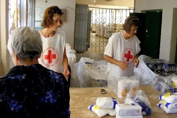 БЧК започва раздаването на продукти на уязвими български граждани