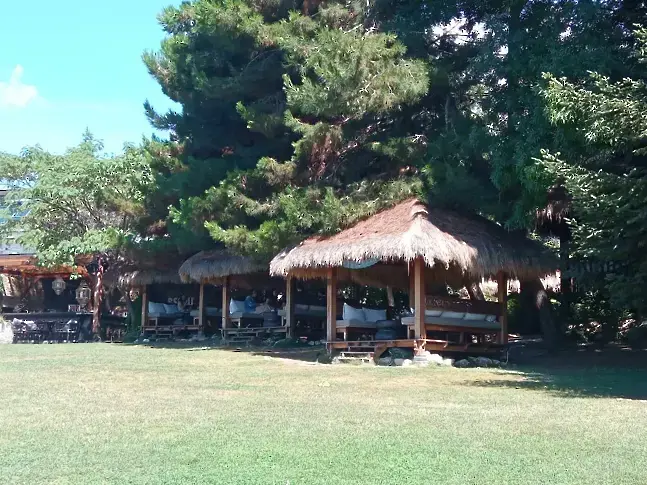 Окончателно: Шатрите на заведението „Хоризонт” остават