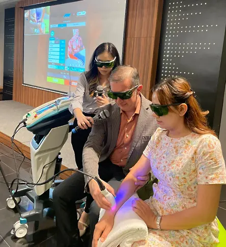 Доц. Илия Тодоров от "Сърце и Мозък" Бургас беше водещ лектор в семинар по рехабилитация в Тайланд