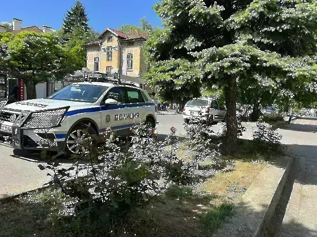 Задържаха 28-годишен шофьор о Пиперков чифлик ударил се в ограда на соларен парк и избягал