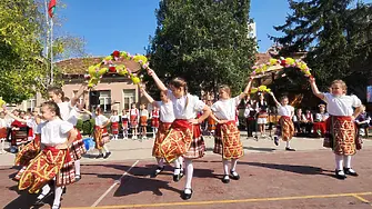 Пореден пъстър пролетен празник проведоха в ИНУ Христо Ботев-Плевен
