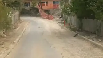 Улици във варненска местност са затрупани със строителни материали