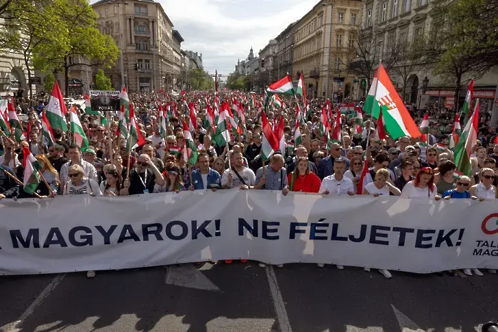 Хиляди в Будапеща на протест срещу управлението на Орбан (ГАЛЕРИЯ)