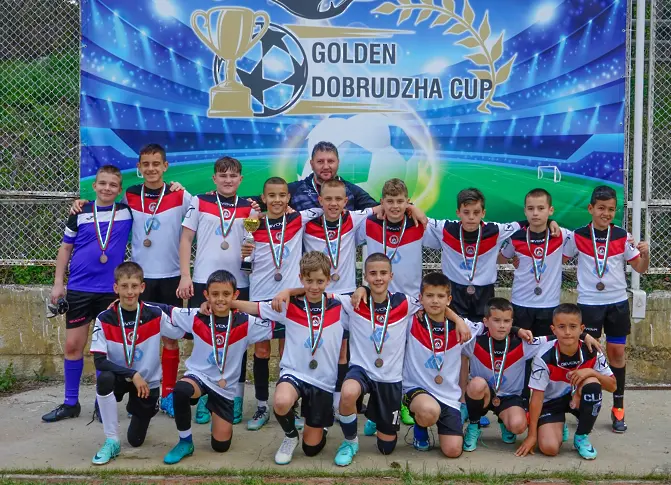 Набор 2012 на ОФК Локомотив (Мездра) стана трети на Детския футболен турнир „Купа Златна Добруджа“