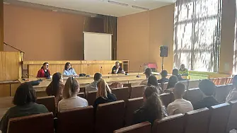 Ученици от ЕГ „Д-р Петър Берон“ гостуваха в РУ Кюстендил