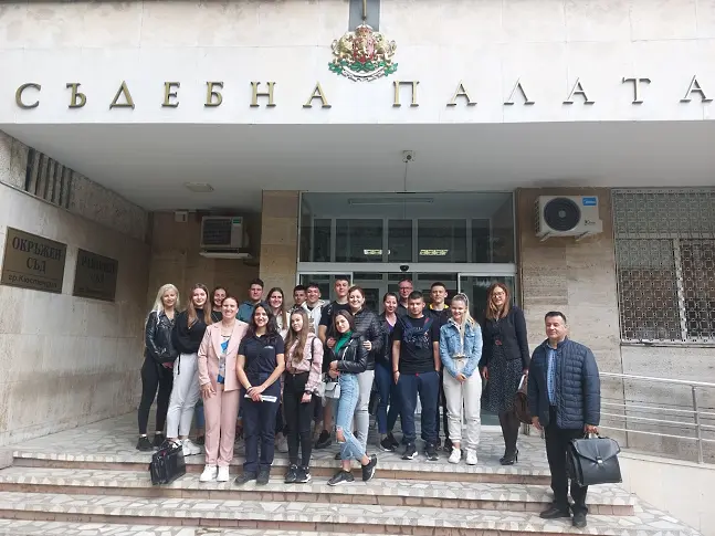 Ученици участваха в симулативен процес, с обвинение за управление на МПС след употреба на наркотици, в Ден на отворените врати в РС и РП – Кюстендил