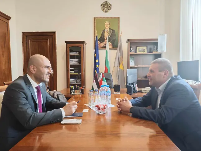 Кметът на Плевен се срещна с временно управляващия посолството на Държавата Палестина в Р България