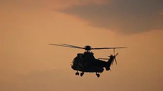 Хеликоптер на ВВС транспортира до болница дете, простреляно с въздушна пушка от друго дете