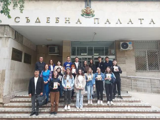 Ученици от Езикова гимназия бяха публика на съдебни дела и участваха в „Моята дума“ в Денят на отворените врати в Районен съд – Кюстендил