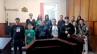 В Районен съд – Враца ученици се състезаваха със знания от Конституцията на Република България