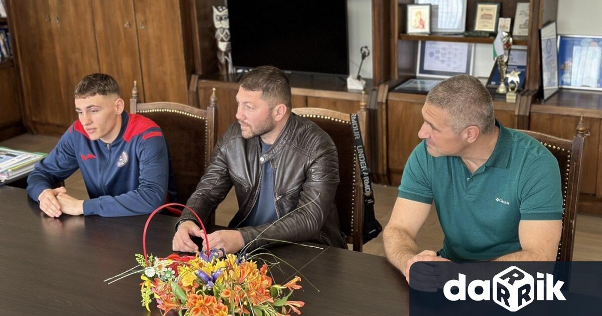 Пенчо Милков се срещна със състезателя на Боксов клуб Локомотив