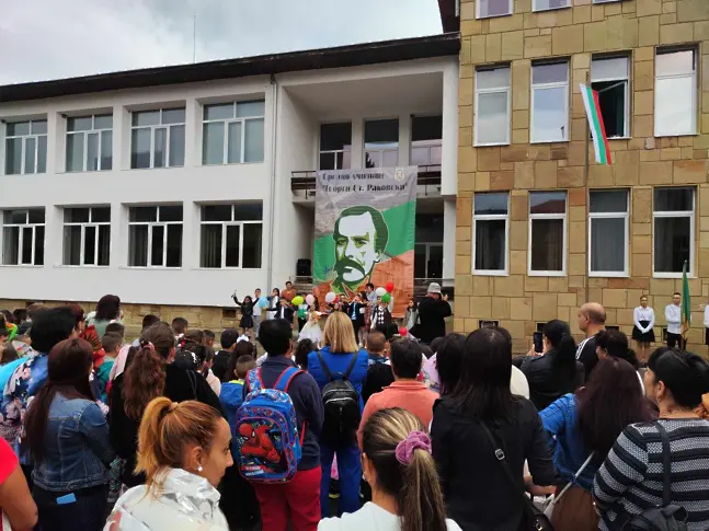В Котленско обявиха 2 май за неучебен за общинските училища