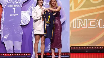 Кейтлин Кларк носи Prada за 17 хил. на драфта на WNBA