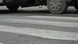 Блъснаха жена на пешеходна пътека в Поморие