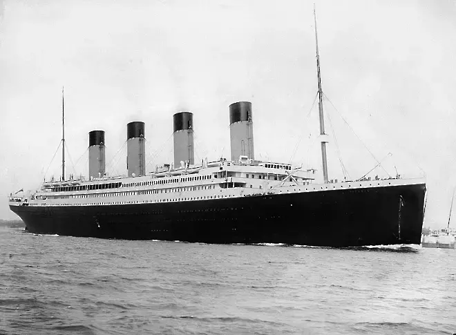 Луксозният лайнер „Титаник“ се врязва в айсберг - загиват над 1500 души