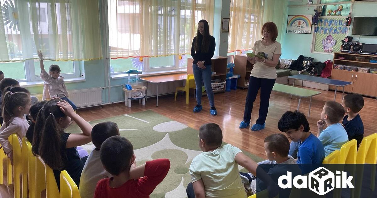 Снимка: Експерти от ЮИДП проведоха урок за гората с деца от Сливен