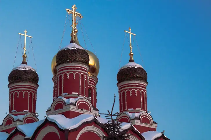 Руски свещеник, отслужил панихида в памет на Навални, е отстранен от духовна служба