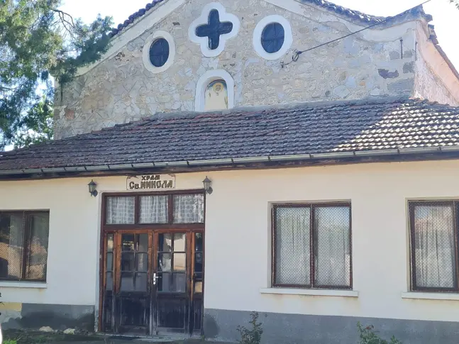 Жителите на Черничево искат да спасят храма „Св. Никола“, митрополит Николай не отговаря дори на писмата им