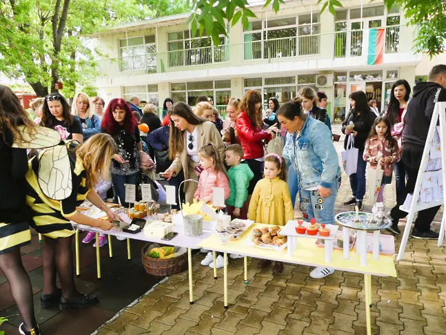 Новозагорската ДГ „Детски свят“ организира изложба - базар